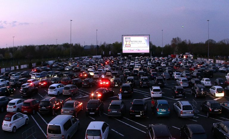 Premiere des Autokinos Düsseldorf ausverkauft.