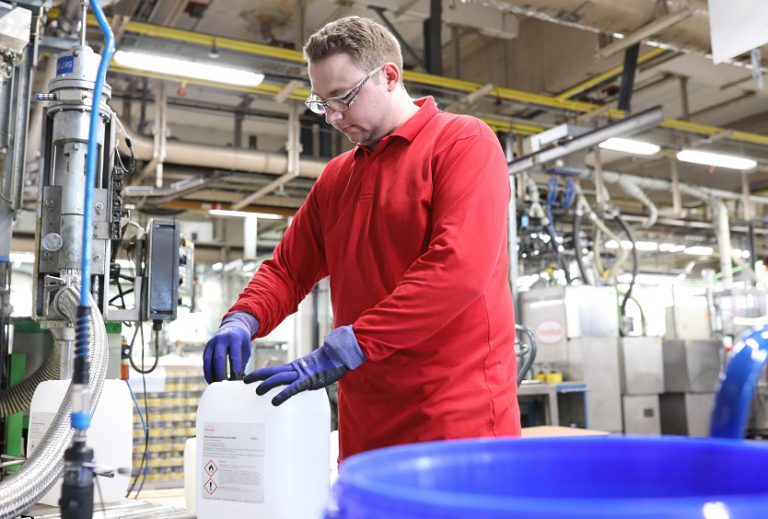 Henkel hat 25.000 Liter Handdesinfektionsmittel gespendet.