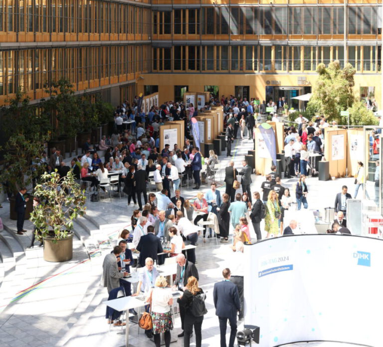 Weit über 1.000 Gäste nahmen am 15. Mai in Berlin am „IHK-Tag 2024“ teil. Im Mittelpunkt stand das Thema „#GemeinsamFachkräfteSichern“.