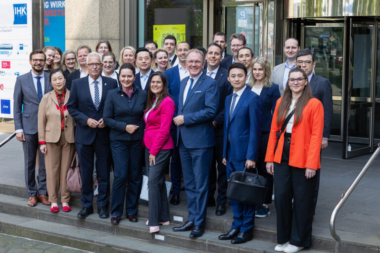 Meet the neanderland 2024: IHK besucht mit Vertreterinnen und Vertretern des Partnerlands Tschechien WITTE Automotive in Velbert