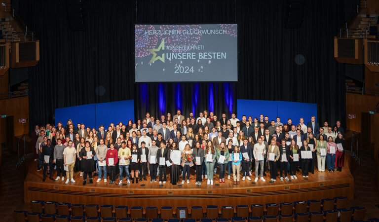 Zukunft gestalten: IHK feiert die Besten 2024 in der Tonhalle