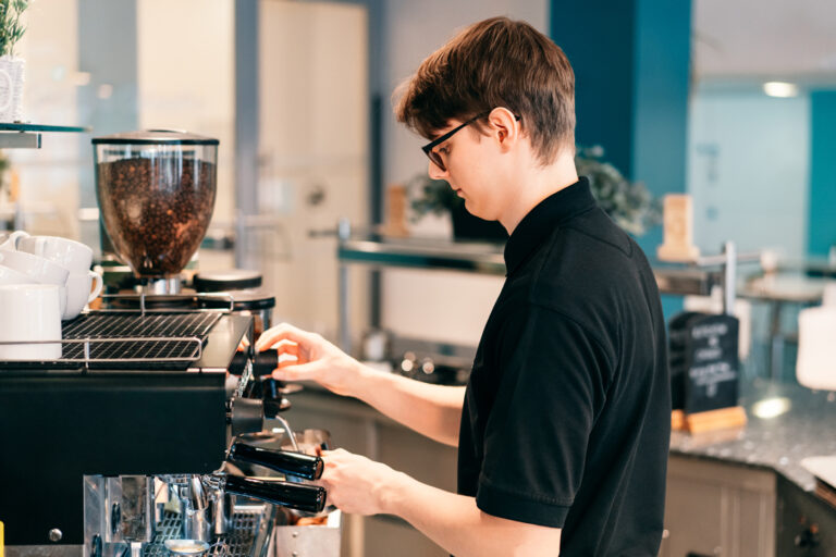 Schülerjobs in den Ferien: Was Unternehmen beachten sollten