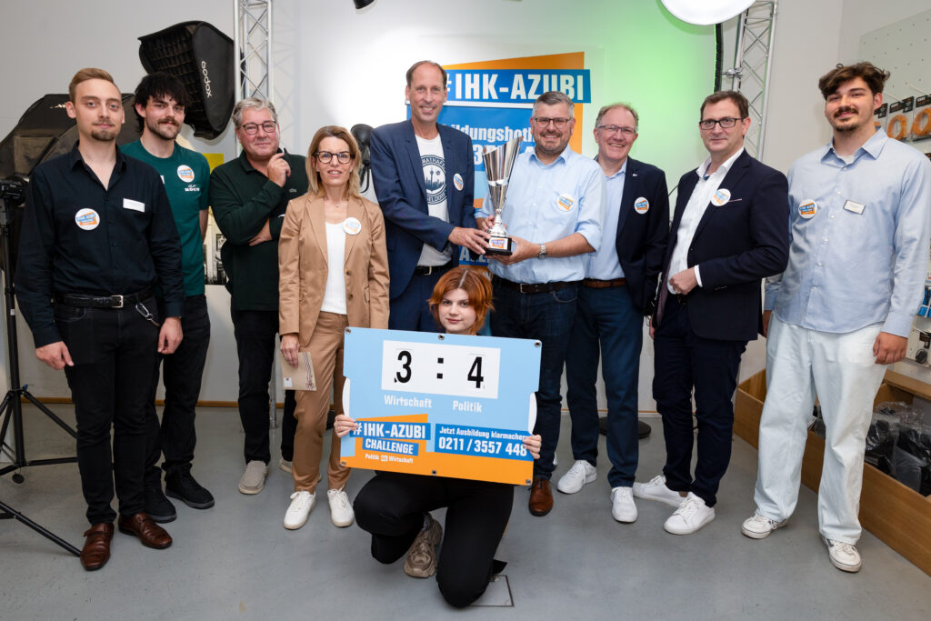 Auf das Abenteuer Ausbildung ließen sich Nina Chevalier, Geschäftsführerin von Chevalier Immobilien, Julian Mounier, Vorstandvorsitzender der Stadtwerke Düsseldorf und Ulf Zimmermann, Chef der Hebalko GmbH ein. Für das Team Politik traten die Landtagsabgeordneten Peter Blumenrath (CDU) und Stefan Engstfeld (Bündnis 90/Die Grünen) sowie als kurzfristiger Ersatz Gregor Berghausen, Hauptgeschäftsführer der IHK Düsseldorf, an. 