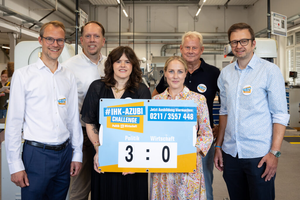 Für die Politik traten die Landtagsabgeordneten Ina Besche-Krastl (Bündnis 90/Die Grünen), Marco Schmitz (CDU) und Dr. Christian Untrieser (CDU) an. Für die Wirtschaft waren es IHK Präsident Andreas Schmitz, IHK-Vizepräsidentin und Prokuristin der BLF Gruppe in Velbert Desiree Bleckmann sowie Mike Richter, Wirtschaftsjunior Niederberg und Geschäftsführer des AKG-Assekuranz-Kontor GmbH in Velbert.