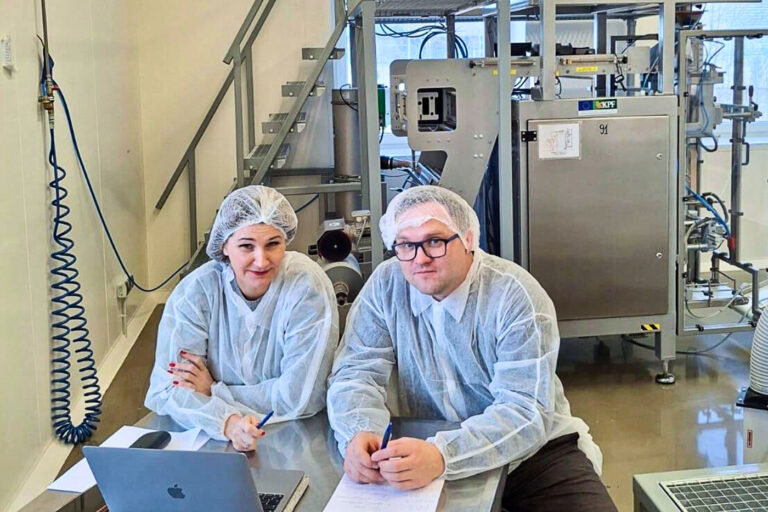 ilma-Saruna: Ilma Miliutė-Žilienė und Šarūnas Stumbrys entwickeln gemeinsam Rezepturen für natürliche, nährstoffreiche Bio-Babynahrung.
