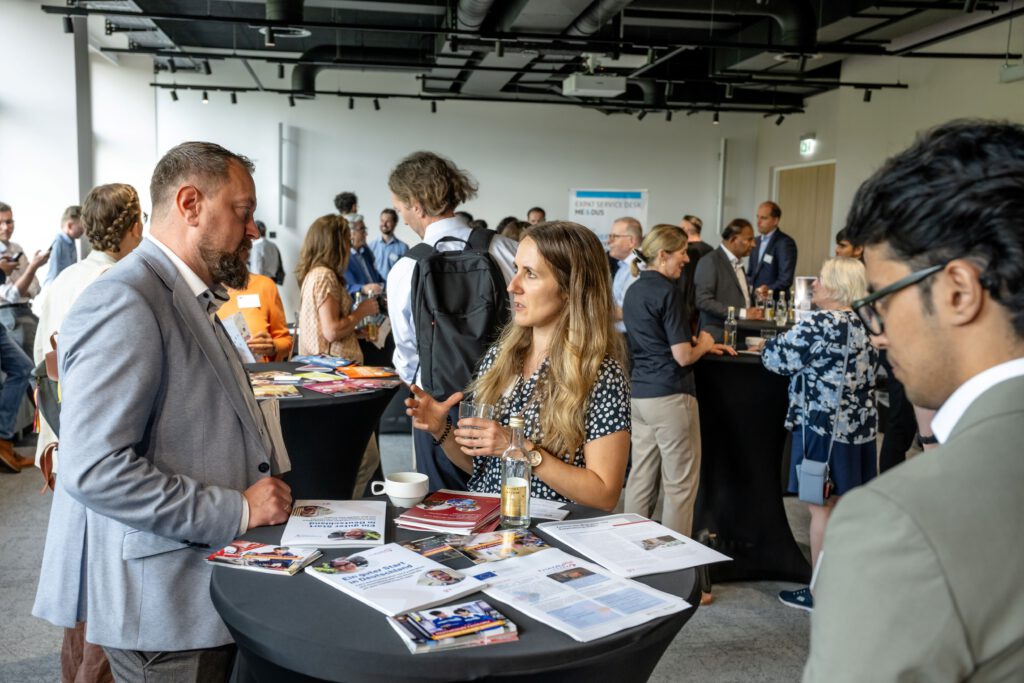 Düsseldorf gewinnt Fachkräfte: Projekt Hand in Hand for International Talents erleichtert Rekrutierung und Integration.