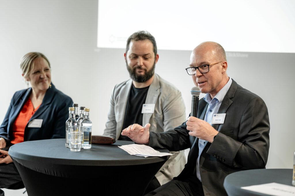 Düsseldorf gewinnt Fachkräfte: Projekt Hand in Hand for International Talents erleichtert Rekrutierung und Integration.