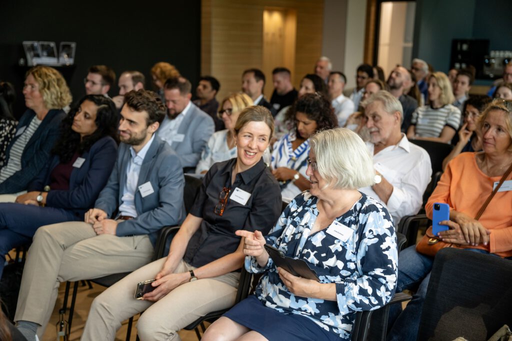 Düsseldorf gewinnt Fachkräfte: Projekt Hand in Hand for International Talents erleichtert Rekrutierung und Integration.