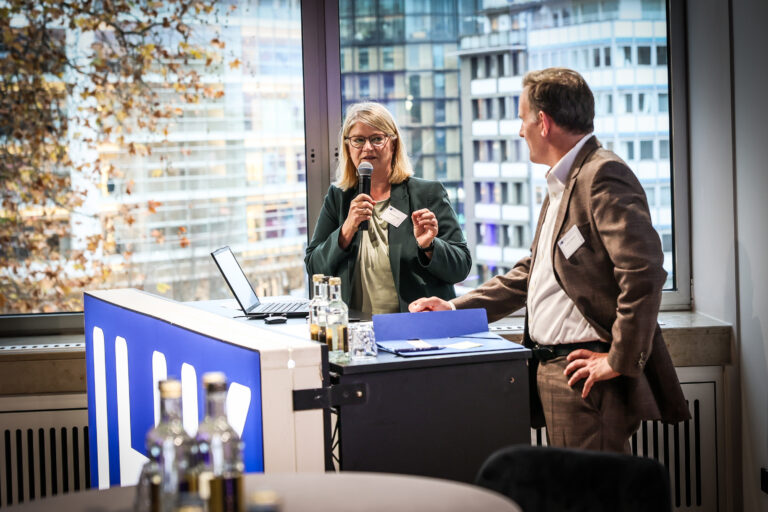 Erfolgreiche Premiere von DUS&MEET