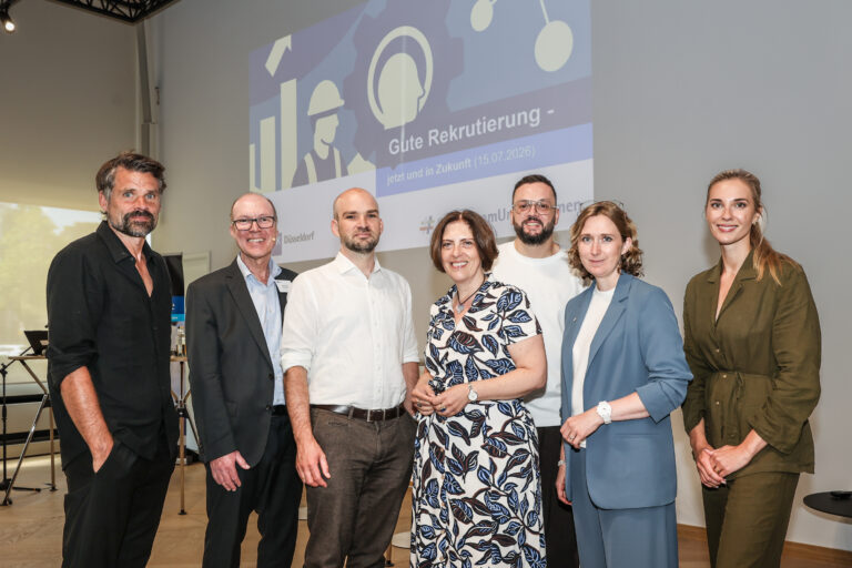 Wie Unternehmen Fachkräfte finden und binden